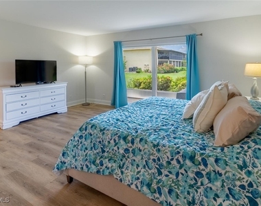 96 Glades Boulevard - Photo Thumbnail 12
