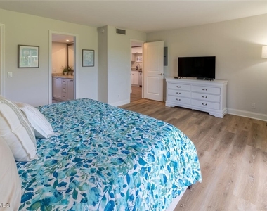 96 Glades Boulevard - Photo Thumbnail 11