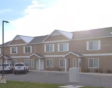 614 Hill St - Photo Thumbnail 2