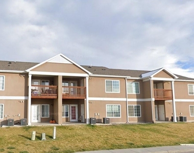 614 Hill St - Photo Thumbnail 1