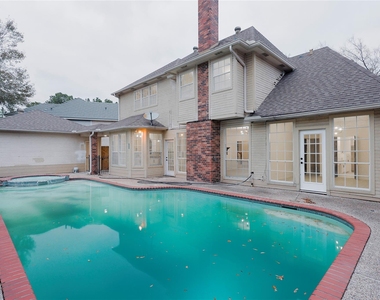 17527 Sandy Cliffs Drive - Photo Thumbnail 2