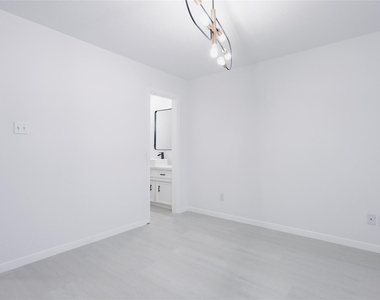 17527 Sandy Cliffs Drive - Photo Thumbnail 37