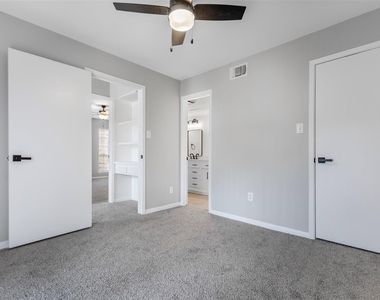 2626 Holly Hall - Photo Thumbnail 16
