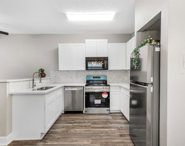 2626 Holly Hall - Photo Thumbnail 7