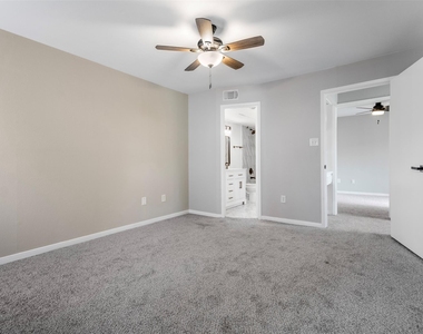 2626 Holly Hall - Photo Thumbnail 12