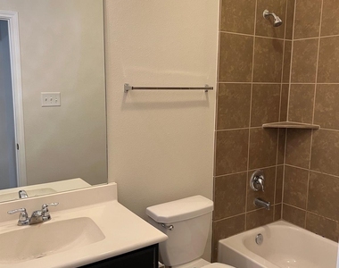 1238 S Maple Drive - Photo Thumbnail 12