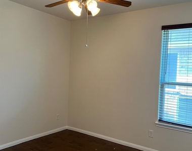 1238 S Maple Drive - Photo Thumbnail 6