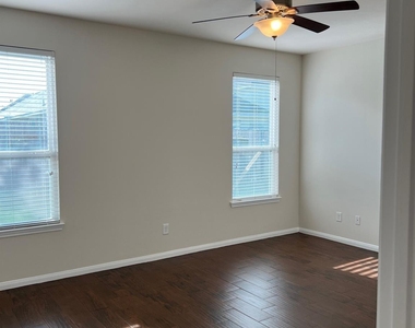 1238 S Maple Drive - Photo Thumbnail 2