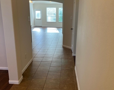1238 S Maple Drive - Photo Thumbnail 10
