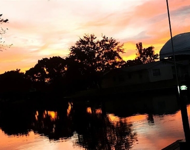 10906 W Cove Harbor Drive - Photo Thumbnail 7