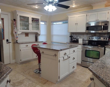10906 W Cove Harbor Drive - Photo Thumbnail 12