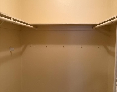 1450 N Riverside Drive - Photo Thumbnail 7