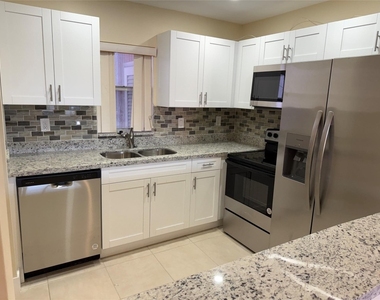 1450 N Riverside Drive - Photo Thumbnail 2