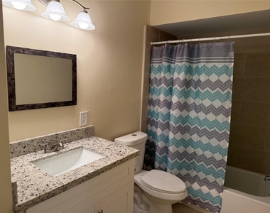 1450 N Riverside Drive - Photo Thumbnail 3