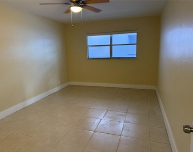 1450 N Riverside Drive - Photo Thumbnail 4