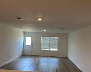 5906 Nyquist Way - Photo Thumbnail 5