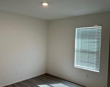 5906 Nyquist Way - Photo Thumbnail 16