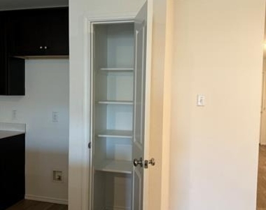 5906 Nyquist Way - Photo Thumbnail 14