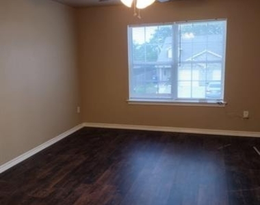1106 Parkway Trail - Photo Thumbnail 7