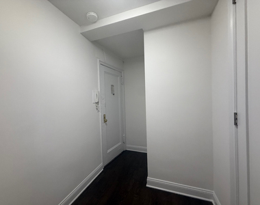 140 East 46th Street - Photo Thumbnail 3