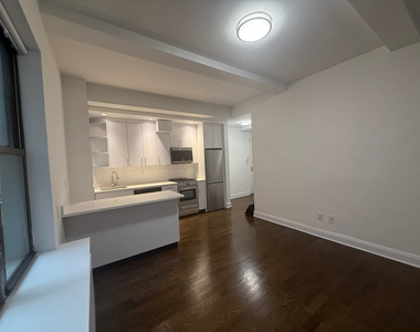 140 East 46th Street - Photo Thumbnail 2