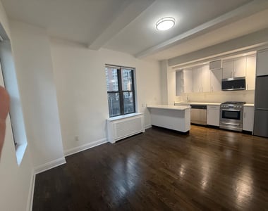 140 East 46th Street - Photo Thumbnail 1