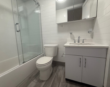 140 East 46th Street - Photo Thumbnail 5