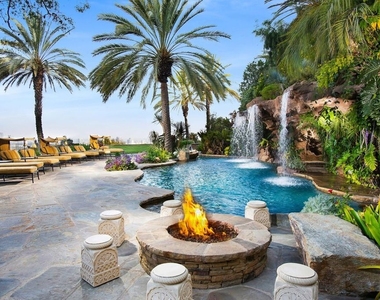 10066 Cielo Drive - Photo Thumbnail 8