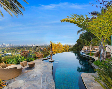 10066 Cielo Drive - Photo Thumbnail 15