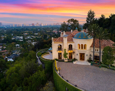 10066 Cielo Drive - Photo Thumbnail 2