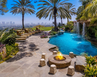 10066 Cielo Drive - Photo Thumbnail 7