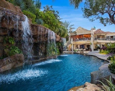 10066 Cielo Drive - Photo Thumbnail 10