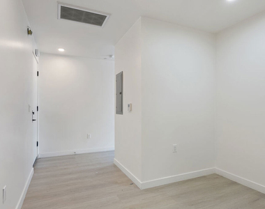 1124 S Normandie Avenue - Photo Thumbnail 14
