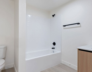 1124 S Normandie Avenue - Photo Thumbnail 13
