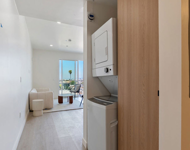 1124 S Normandie Avenue - Photo Thumbnail 10