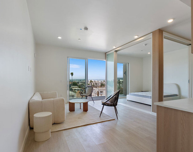 1124 S Normandie Avenue - Photo Thumbnail 1
