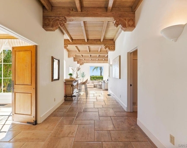 6692 La Jolla Scenic Dr S - Photo Thumbnail 8