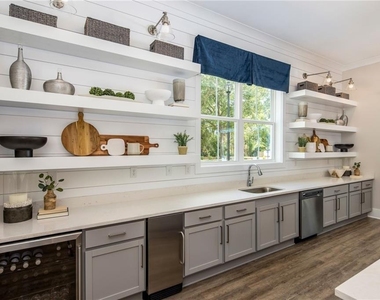 100 Cottage Way - Photo Thumbnail 3