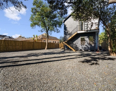 207 Lockwood Drive - Photo Thumbnail 27
