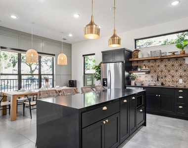 207 Lockwood Drive - Photo Thumbnail 11