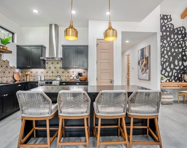 207 Lockwood Drive - Photo Thumbnail 14