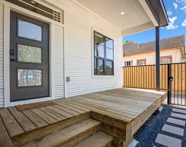 207 Lockwood Drive - Photo Thumbnail 3