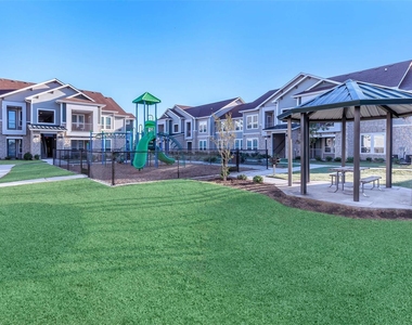 4633 Campus Dr - Photo Thumbnail 10