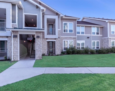 4633 Campus Dr - Photo Thumbnail 2