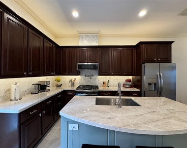2540 Prospect Street - Photo Thumbnail 9