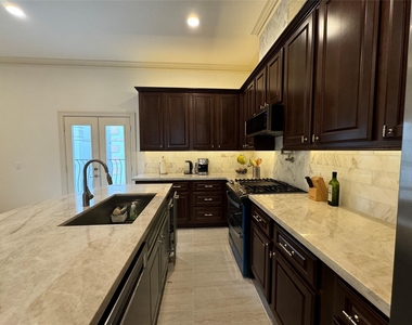2540 Prospect Street - Photo Thumbnail 15
