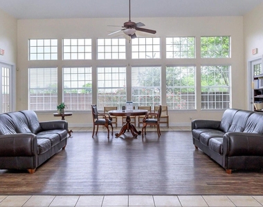 9257 Somerset Rd - Photo Thumbnail 7