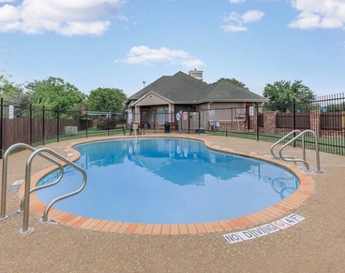 9257 Somerset Rd - Photo Thumbnail 11