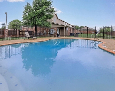 9257 Somerset Rd - Photo Thumbnail 6