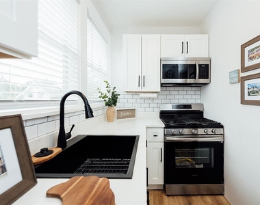 809 10th Avenue N - Photo Thumbnail 7